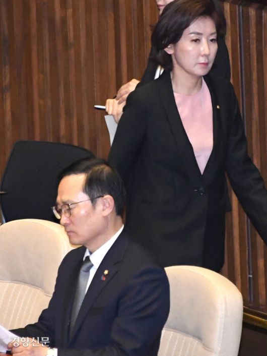 클릭하시면 큰 이미지를 볼 수 있습니다. 경향신문