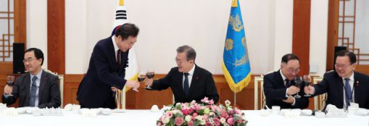 클릭하시면 큰 이미지를 볼 수 있습니다. 이데일리