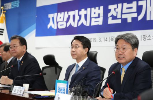 클릭하시면 큰 이미지를 볼 수 있습니다. 이데일리