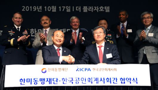 클릭하시면 큰 이미지를 볼 수 있습니다. 이데일리