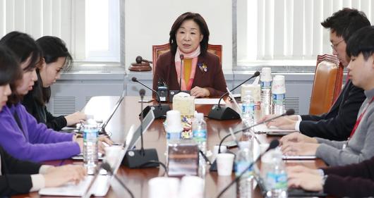 클릭하시면 큰 이미지를 볼 수 있습니다. 한겨레