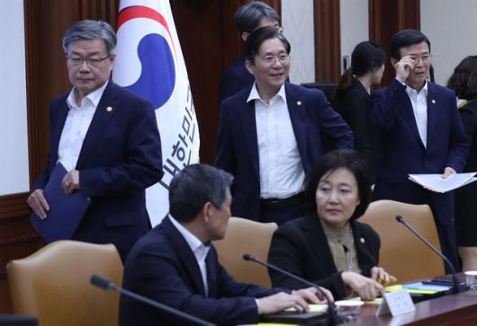 클릭하시면 큰 이미지를 볼 수 있습니다. 한국일보