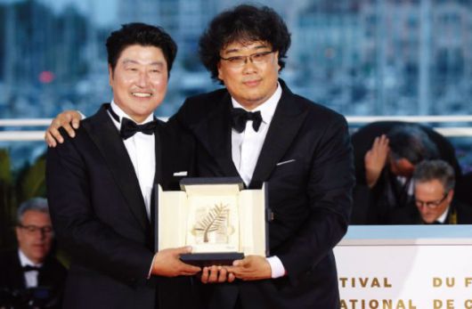 동아일보
