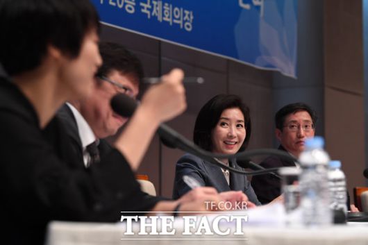 클릭하시면 큰 이미지를 볼 수 있습니다. 더팩트