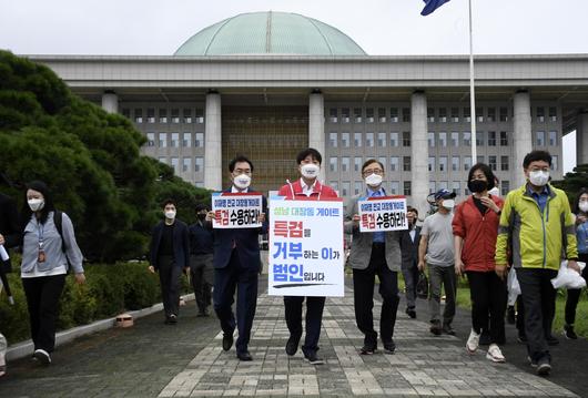 조선일보