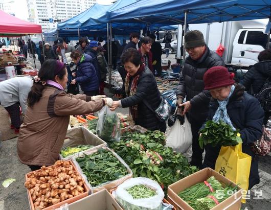 동아일보