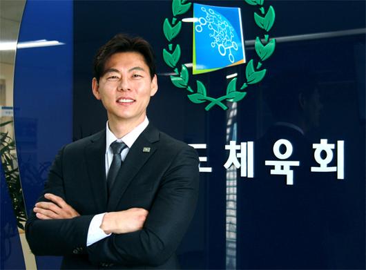 동아일보