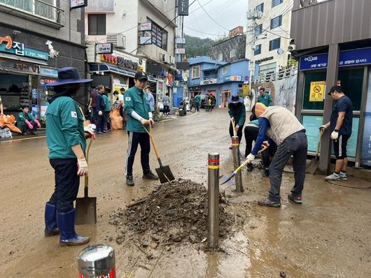 동아일보