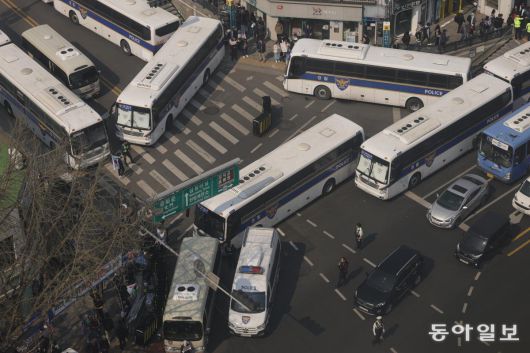 동아일보