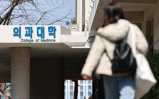 동아일보
