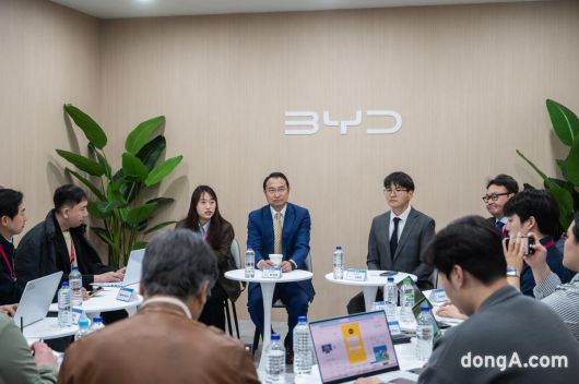 동아일보