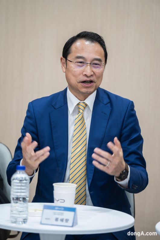 동아일보