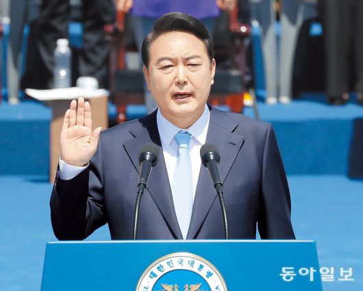 동아일보