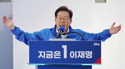 동아일보