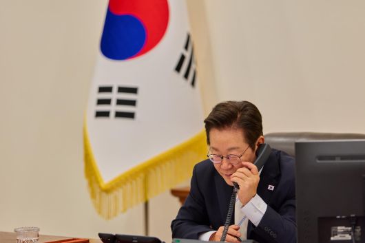 동아일보