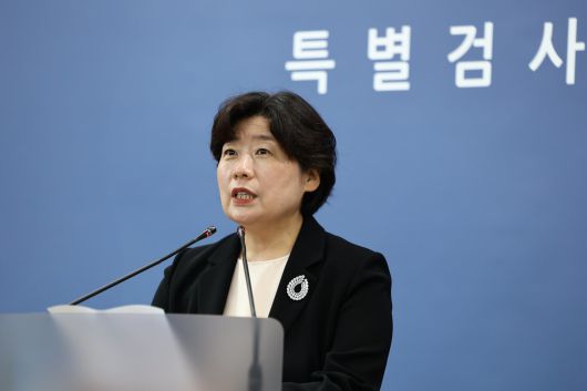 동아일보