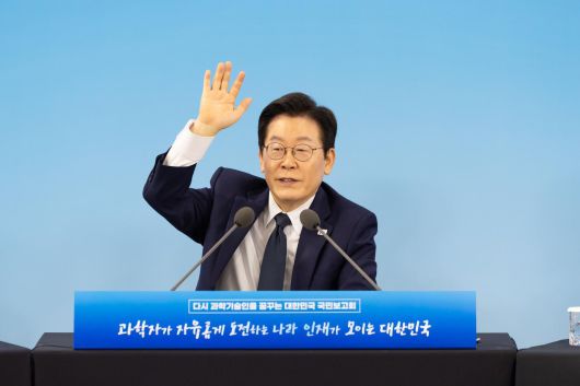 동아일보