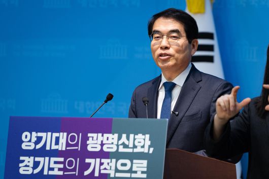 동아일보