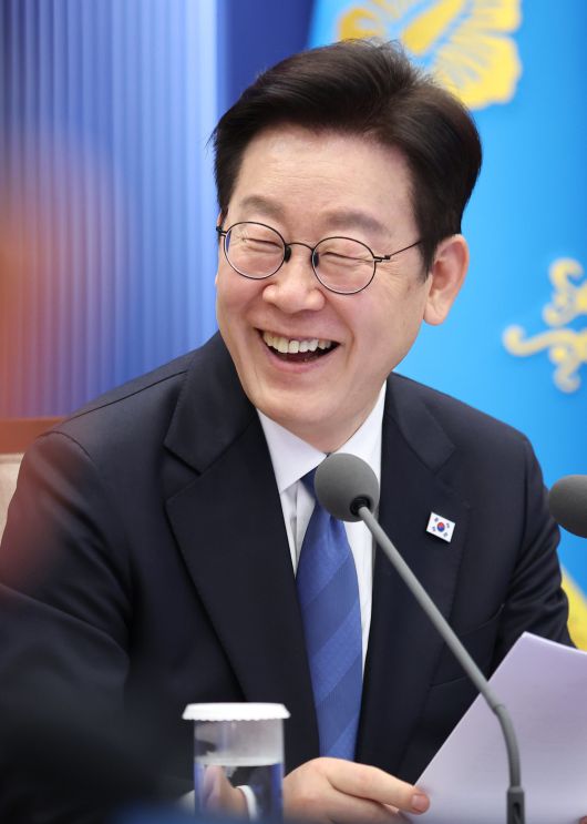 동아일보