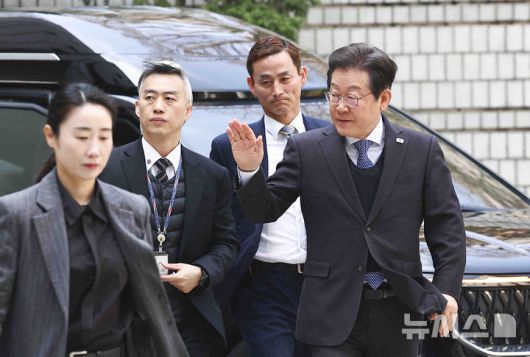 뉴시스