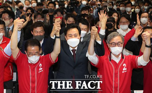 더팩트