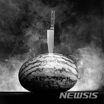 흑인 남성 누드·사도마조히즘...국제갤러리 "19금 전시 아니다" : zum 뉴스