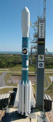 고체연료 부스터가 장착된 미국의 델타-2 7925 로켓. 항우연 제공