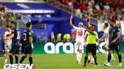 <b>"FIFA가 축구를 죽였다, 도둑놈들!" 생방송 중 막말 폭주.. 파라과이 해설자, 알미론 '입 가리기 퇴장'에 격분하다 월드컵 퇴출</b>