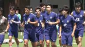 <b>굳은 표정으로 회복훈련...홍명보 감독 "최악의 시나리오"</b>