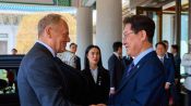 <b>도날드 투스크 폴란드 총리 맞이하는 이재명 대통령</b>