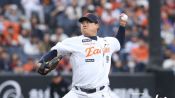 <b>류현진 8승 다승 선두, 한화 KIA 5-1로 꺾고 4위 도약</b>