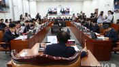 <b>여야, 행안위서 '서울시장' 공방…"吳, '순살 아파트' 재현" "鄭, 5·18을 주폭 변명으로"</b>