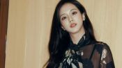 <b>'인간 디올' 지수, 시스루·벨벳으로 뽐낸 고혹미…몸매 관리 비결은 필라테스</b>