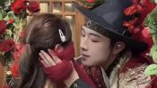 <b>땡볕에도 여성들 줄 섰다…'사탕 키스' 퍼포먼스 중국서 시끌</b>