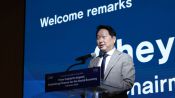 <b>EBS 강단에 선 최태원 "사회 문제 해결하는 이코노미 만들자"</b>