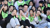 <b>“대통령 맞아?”…왕궁초 운동장에 깜짝 등장한 이 대통령</b>
