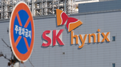 <b>고점서 반토막 난 SK하이닉스…실적·주주환원에 쏠린 눈</b>