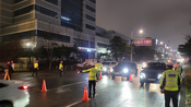 <b>음주 단속 ‘불응’ 질주하던 테슬라, 버스 ‘쾅’…20대 남녀 사망</b>