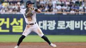 <b>“투수 살려주는 수비수”… 곰 ‘철벽’ 마운드 뒤엔 박찬호가 있다</b>