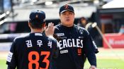 <b>‘현진이 형 200승 만들자’ 한마음이었는데...불펜 제구 난조에 무너진 한화, KT에 끝내기 역전패</b>