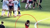 <b>"왜 싸우고들 그래" '대관식' 야말의 쇼킹한 행동, 바르사 동료가 파레데스에게 폭행당하는 순간 '차분한 기도' 화제</b>