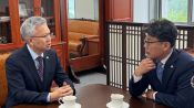 <b>김택우 의협 회장 "군의관·공보의 복무 24개월로 단축해야"…국회 국방위원장과 면담</b>