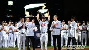 <b>상상도 못했던 이별! 두산이 마련한 아련한 이벤트 → '잠실구장 은퇴식'이 열렸다</b>