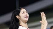 <b>치어리더 박기량, 빠져드는 미모</b>