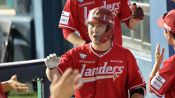 <b>'홈런 1위' 리빙 레전드, KBO 최초 기록 '눈앞'…"신기하고 실감나지 않아요"</b>