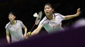 <b>백하나·이소희, 韓 배드민턴 첫 메달 쾌거!…'세계 13위' 인니 조 2-0 완파→'171구 미친 랠리 견뎠다' 여자복식 4강행</b>