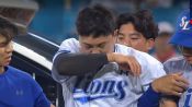 <b>프로야구 삼성 류지혁, 주자와 충돌해 교체…어지럼증 호소</b>