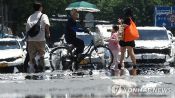 <b>경북 경산 기온 한때 40도 육박…전국 폭염에 휩싸여</b>
