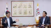 <b>최휘영 장관 강원도 방문, 문화·체육 현안 지원 논의</b>