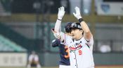 <b>“결국 내년에 잘해야죠”…한국 무대 첫 손맛 본 '빅리그 거포' 최지만</b>